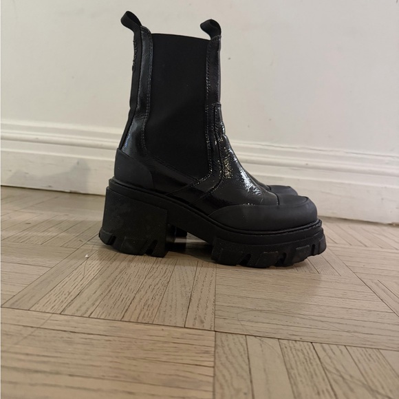 Ganni cleated heeled mid Chelsea boots in Black Naplack - Picture 6 of 9